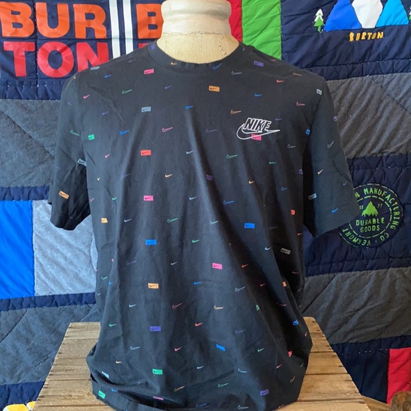 Nike - Picture 3 of 6